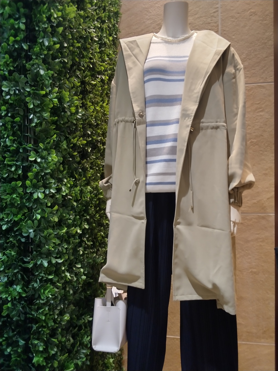 さっと羽織れてバランスよく決まるライトアウター