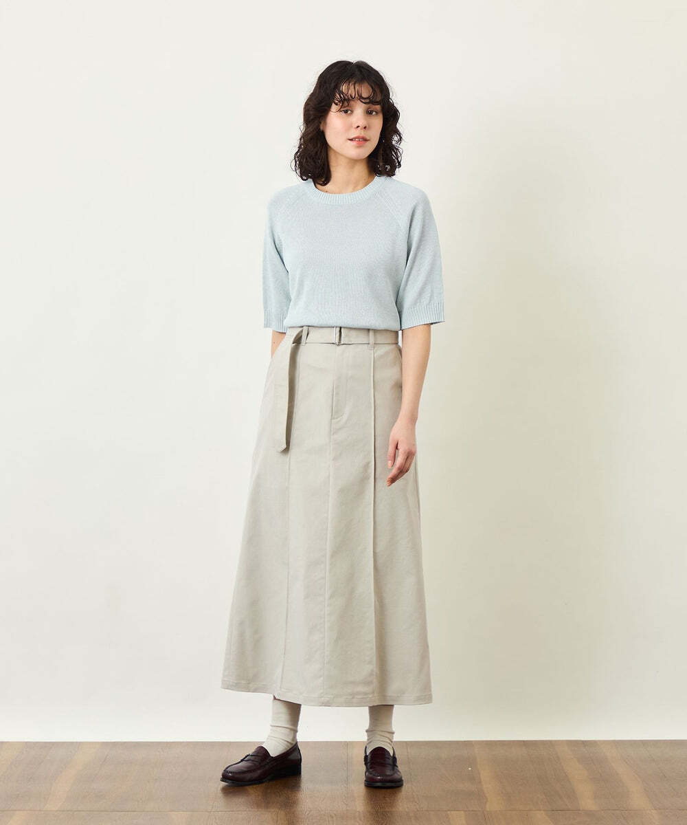 フロントのタックラインがデザインポイントのベルテッドチノスカートの入荷