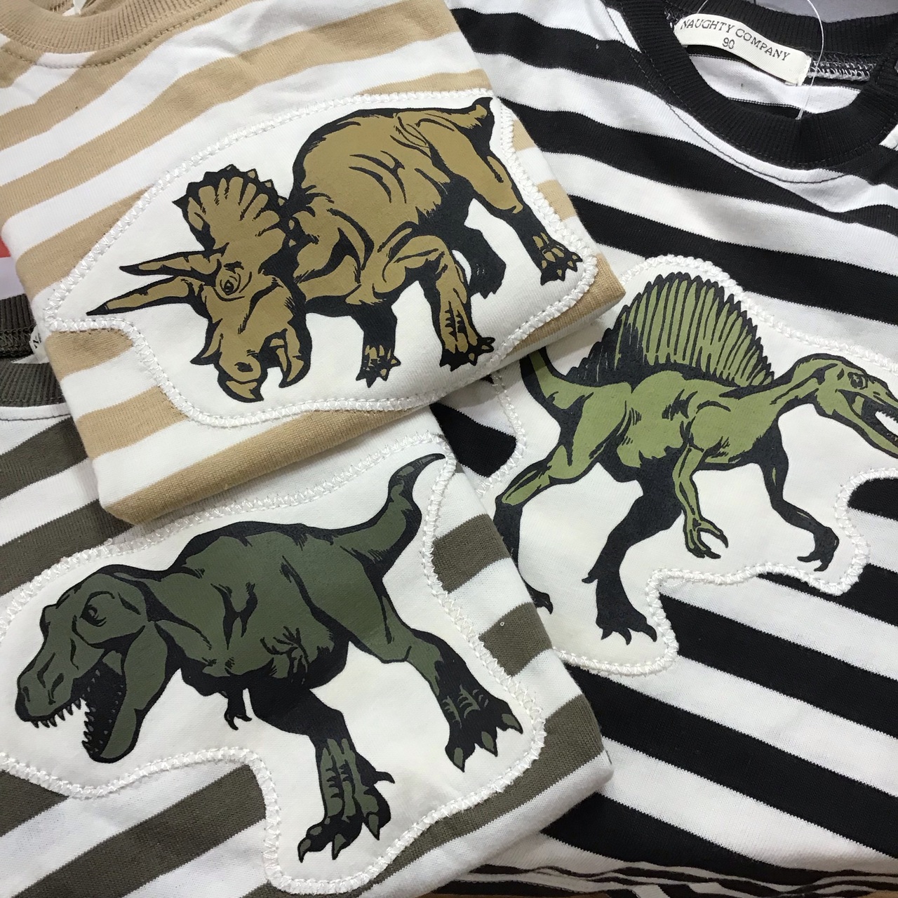 ★MiN ◡̈★　恐竜柄 マーキーズ」恐竜ロンT登場🦖 | キッズ | ショップニュース | モザイク